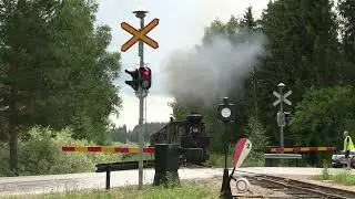 JMR Museum train passed KIIPUNTIE level crossing @ Jokioinen, Finland