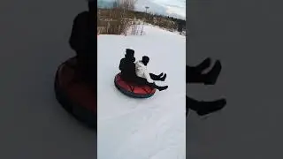 Как НЕ НАДО кататься на ватрушке))) #shorts