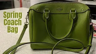 Pretty in Avocado Green Coach Purse // Thanks Miners 102 // jagiechanel