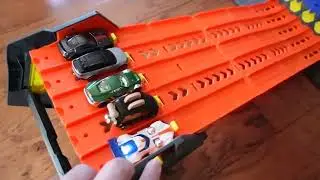 Hot Wheels Roll Out Raceway action