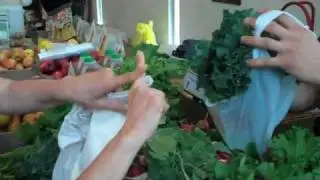 Reusable bags at the Farmer's Market. Shop Plastic-Free