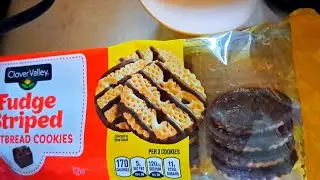 CLOVER VALLEY FUDGE STRIPED SHORTBREAD COOKIES REVIEW