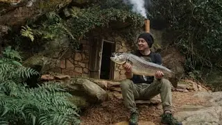 Catching Fish in a DIY Forest Hut | Survival@norusarubushcraft