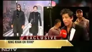 Shahrukh Khan at the HDIL India Couture Week 2010
