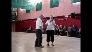 Two hand dance - Boston Two-Step