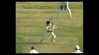 YORKSHIRE v LANCASHIRE NATWEST TROPHY QUARTER FINAL HEADINGLEY AUGUST 1 1995 MICHAEL BEVAN GOUGH