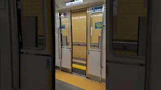 【麻布十番駅】都営大江戸線の麻布十番駅でのドア閉!!! #鉄道 #電車 #train #在来線 #都営 #都営大江戸線 #麻布十番 #ドア閉#普通列車#電車移動#shorts#station#ののまま