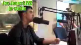 Joe Jonas talks about 'SkyScraper' by Demi Lovato + Interview in 'Hot 1035'