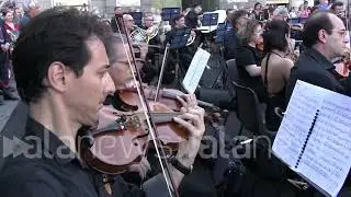 Napoli, Orchestra del Teatro San Carlo suona in piazza un concerto gratuito