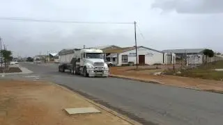 Freightliner columbia with loud pipe