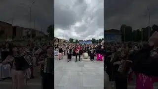 250 гармонистов на площади Свободы исполнили  песни в честь 250-летия присоединения Осетии к России