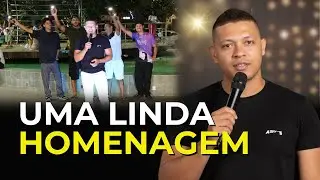 Ele cantou pra namorada e a pra&ccedil;a PAROU