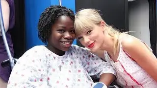Taylor & Travis Caught on PDA at Charity Event