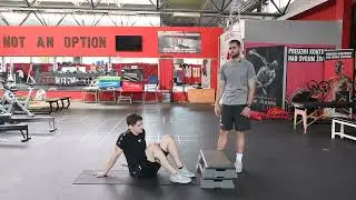 Stabilnost kukova i trupa &mdash; Bočni plank na steperu (trenerski vodič)