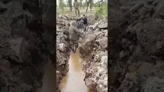 проходка канав на золото ручным способом в вечной мерзлоте в Якутии