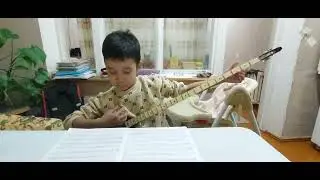 6 декабря 2025 года. Азизка репетирует дз по спец. #дутар #музыка #classicalmusic 