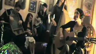 The Flamin' Mamies - Cow Cow Boogie