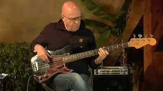 Fender Precision Bass from 1966 presented by Detlef Blanke @VintageGuitarOldenburg