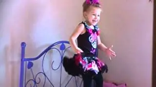 I caught Laylei dancing lol