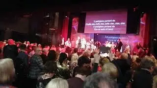 Teatr muzyczny - spektakl  Hity Buffo, oklaski. Аплодисменты после музвкального спектакля Хиты Буффо