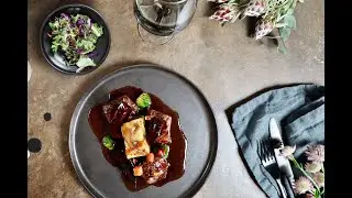 Hovedret gourmet nyt&aring;rsmenu 2020 - S&aring;dan anretter du hovedretten. Nyt&aring;r p&aring; Homeate man&eacute;r.