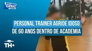 Personal trainer agride idoso de 60 anos dentro de academia