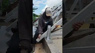 Proses Menaikan Kudakuda #bajaringan #construction #steel #tools #builder #american