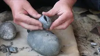 Flint knapping techniques: bipolar reduction (splitting pebbles)