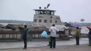 Les embarcations de fortune sur l'axe navigable Oyo Mossaka loukolela lirangz