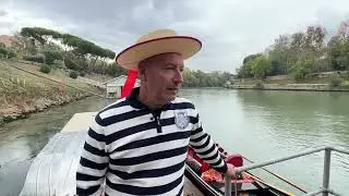 Gondolieri sul Tevere a Roma
