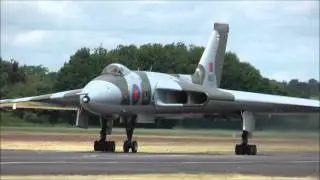 Wellesbourne Wings and Wheels 2015 XM655 and XH558 Vulcan