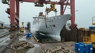 Industrial Heavy Drop &ndash; Magnet Arm Releasing Massive Metal
