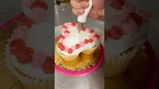 Mini heart shaped cupcake cakes 💕💘 #cake #cakedecorating