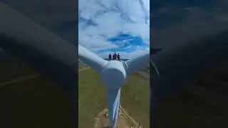 The High-Risk Job of a Wind Turbine Technician. #highriskjob #windmill #telugufacts #shorts #turbine