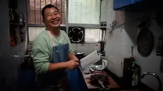 玉平在女朋友家当上了家庭煮夫，变着花样做美食，得到女友的肯定