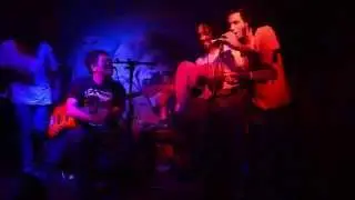 Los Nezios ac&uacute;sico en El Etnias