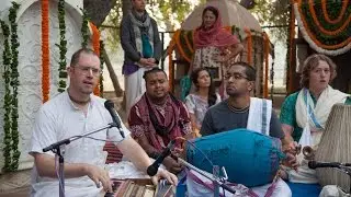 Hare Krishna Kirtan - Akincana Krsna Prabhu