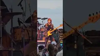 Lucy Lunser Rocking' 