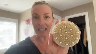 Dry Brushing for Smooth Skin & Cellulite | RealMamaWins Self-Care Review