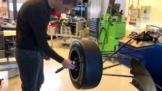 Peter l&aelig;ser til autoteknolog p&aring; Erhvervsakademi Aarhus