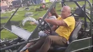 un poco de divercsion en el municipio de ubate manejando estos carros