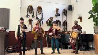 Castlefest 2025 - P&oslash;bel - 01 - Instrumentenproeverij St. Draailier & Doedelzak