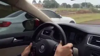 Benga &eacute; Benga: VW Jetta TSI vs BMW 320i
