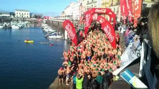 Navidad, travesía tradicional a nado en el puerto de Gijón 2011.MP4
