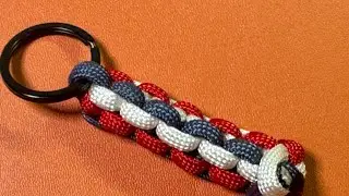 Простой брелок из паракорда своими руками | Треугольный узел из трех цветов.