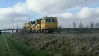 4 trains , deux privés une bourreuse et une triplette.-X 73500- Euro 4000 et 4001- Colas Rail-