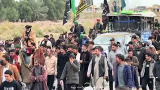 الان الالاف من اهالي ناحية شيخ سعد وهم يستقبلون موكبهم القادم من البصرة سيرًا ع الاقدام إلى الكاظمية