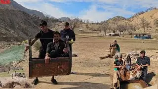 Nomadic Life in the Mountains | Big Hearts & Helping Each Other in the Wild