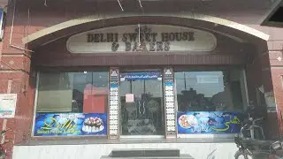 Famous Bakery and Fast Food in Okara|| Delhi Sweet House and Bakers Okara