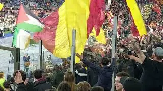 Roma-verona                                Marco Del Vecchio sotto la Curva Sud